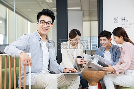 商務(wù)精英工作討論