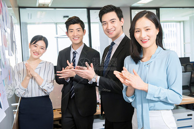 商務(wù)精英集體合影