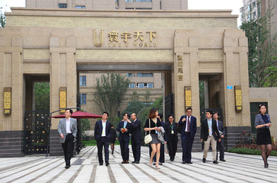 中海地產港澳臺企業精英代表團蒞臨寰宇天下，盛贊江北嘴發展潛力