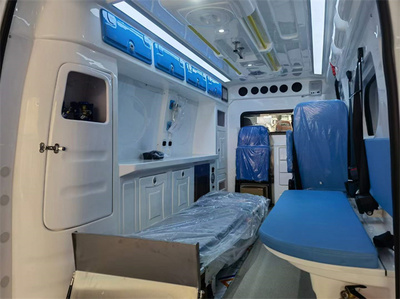 四川成都成功簽單福特新全順負壓救護車V348型，彰顯行業精英實力